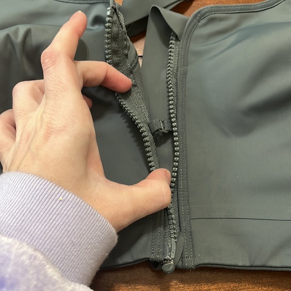 EUC Athleta Zip Front Sports Bra - Picture 5 of 5
